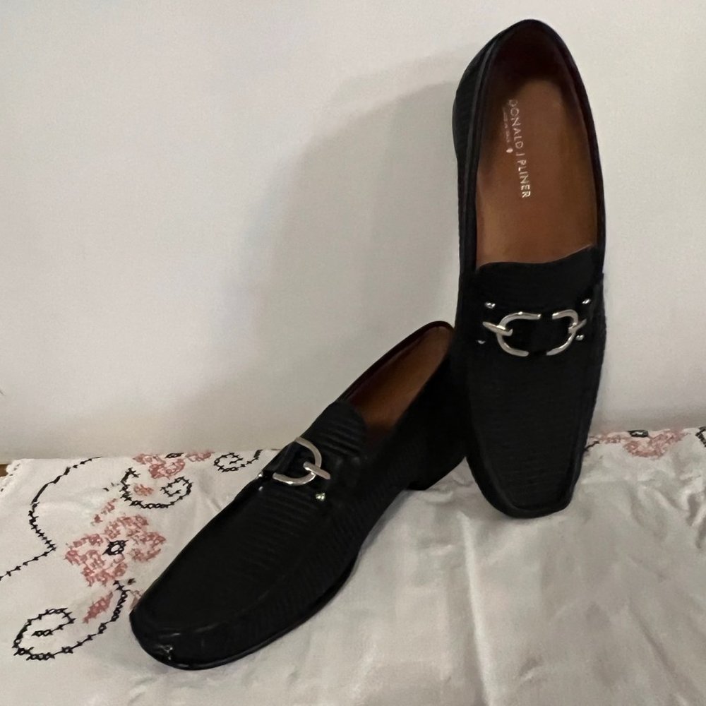 Donald J Pliner Men's Size 11 Black Loafer with Silver Buckle